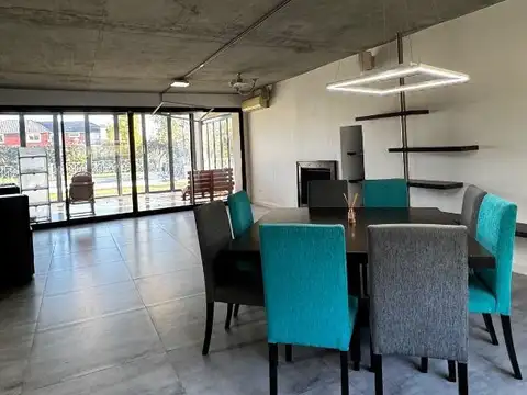 Casa en Venta con 5 cocheras