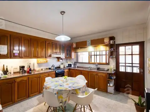 Departamento en Venta en Villa Ballester - 4 ambientes con Cochera - Centro.