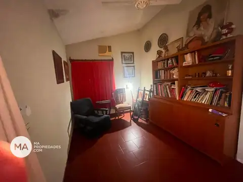 Casa 6 ambientes con 2 baños