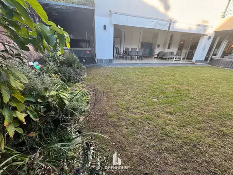 OPENHOUSE vende amplia y moderna casa en Barrio Dalvian