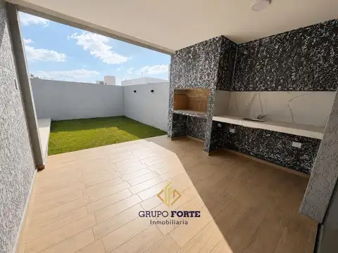 DUPLEX EN VENTA CON COCHERA Y PILETA EN BARRIO NORTE, 2 BAÑO
