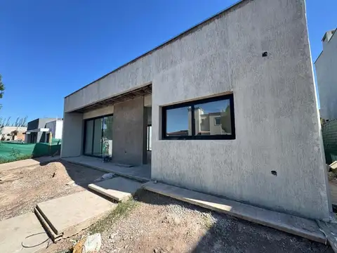 CASA EN VENTA BARRIO PRIVADO LAR DE VIEYTES III