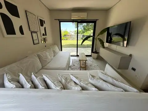 VENTA CASA 4 AMB CON PARQUE FRANCISCO ALVAREZ