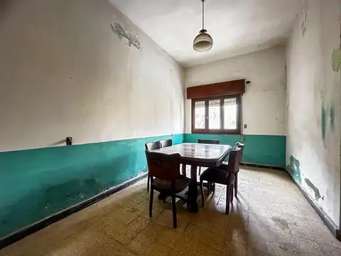 Casa 7 ambientes con 2 baños