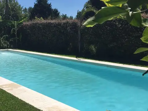 Casa 5 ambientes con 4 baños