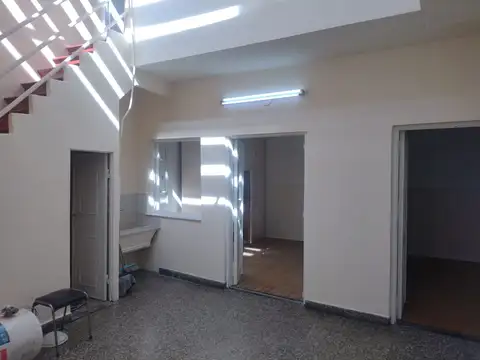 PH DE 3 AMBIENTES, CONTRA FRENTE, PATIO Y TERRAZA PROPIA. SIN EXPENSAS!!! 