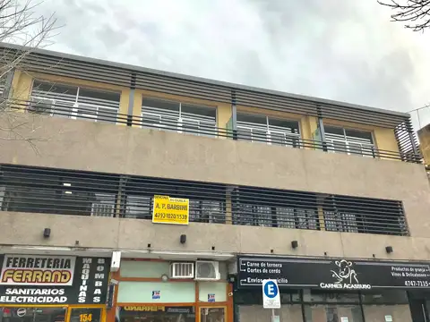 Acassuso: Moderna Oficina en El Centro de Acassuso. 4x8 con Balcón Al Frente. Excelente estado. Muy luminosa