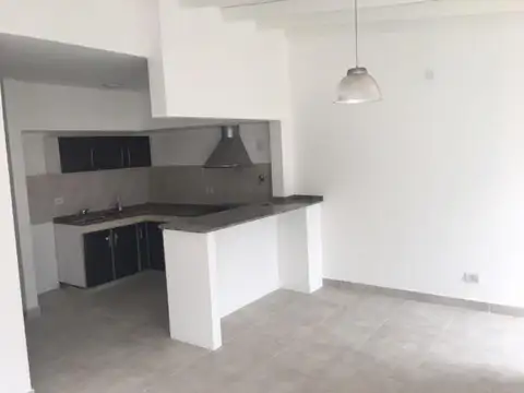 Depto Tipo Casa en Alquiler de 3 ambientes