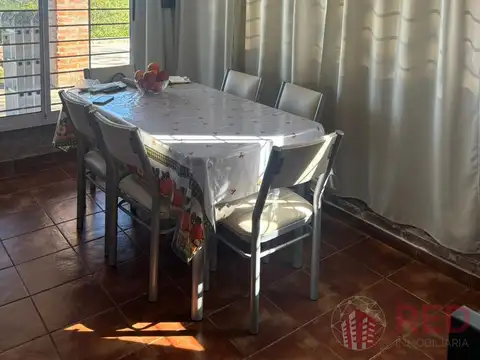Casa 4 ambientes con 2 baños
