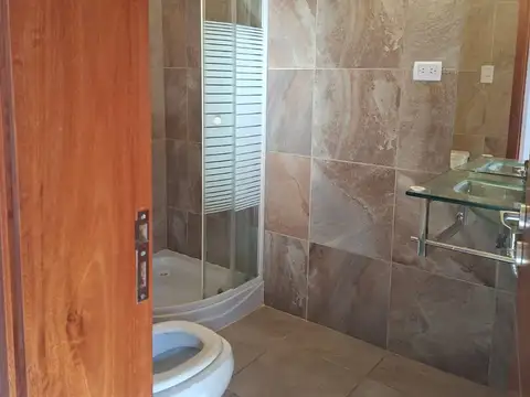 Casa en Alquiler con 1 cochera