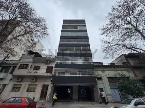 VENTA DEPARTAMENTO 4 AMBIENTES CON COCHERA EN FLORES