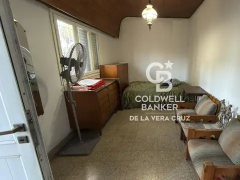 Casa 8 ambientes con 2 baños