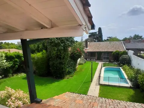 Casa en Venta con 2 cocheras