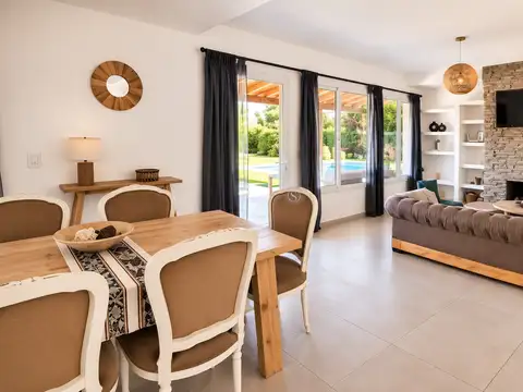 Casa en Alquiler en Pilar del Este - Santa Guadalupe, USD 1.300