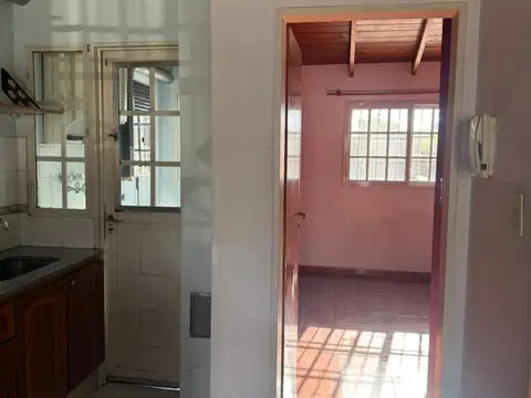 Casa 3 ambientes con 1 baño