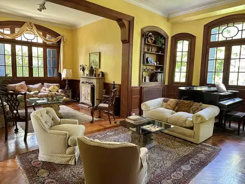 Casa en Venta con 3 cocheras