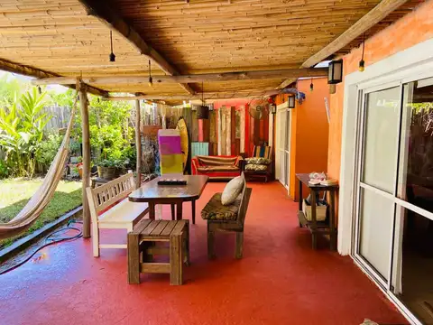 Casa 5 ambientes con 2 baños