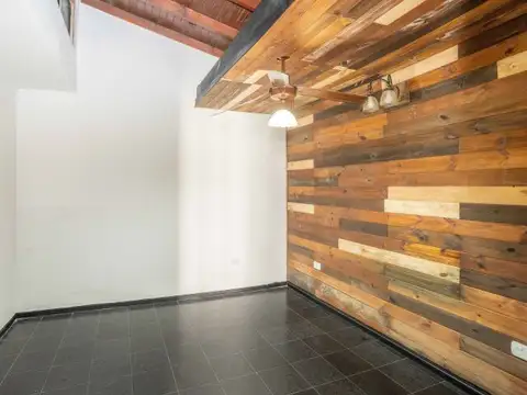 VENTA PH 2 AMBIENTES CON PATIO BERNAL OESTE