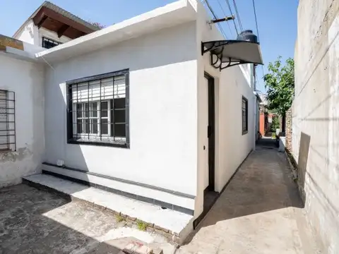 VENTA PH 2 AMBIENTES CON PATIO BERNAL OESTE