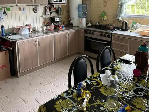 Casa 5 ambientes con 2 baños