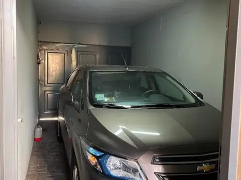 Casa 6 ambientes con 2 baños