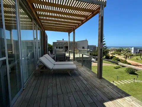 Casa 4 ambientes con 4 baños