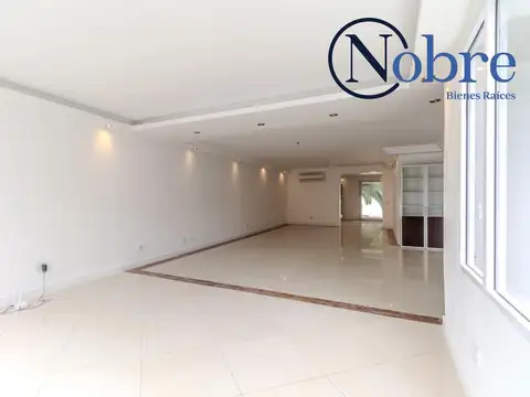 Casa en Venta con 3 cocheras