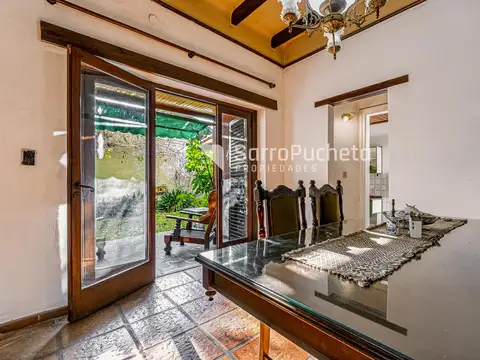 Casa 4 ambientes con 2 baños