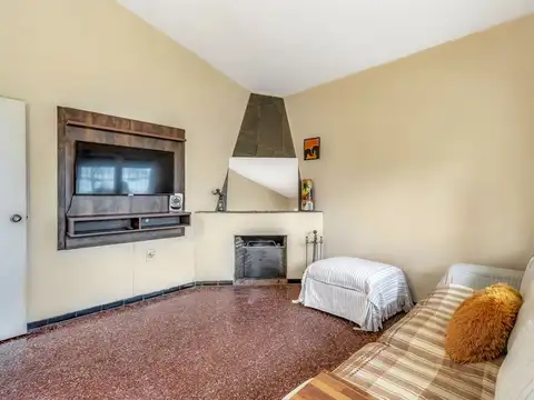 Casa de 2 Dormitorios y Apto de 1 Dormitorio