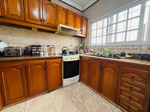 VENTA CASA 6 AMB LANUS COCHERA APTO CREDITO