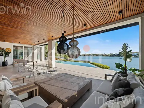 Casa en Venta - 9 ambientes - Depend - Jardín - Piscina - 2 cocheras - Tigre - Barrio Santa Barbara