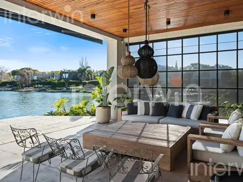 Casa 9 ambientes con 4 baños