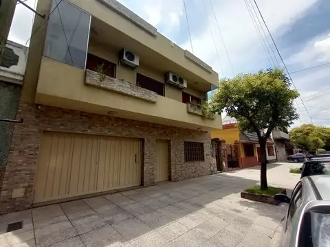 Excelente propiedad para 2 familias en Lote de 9,80x43