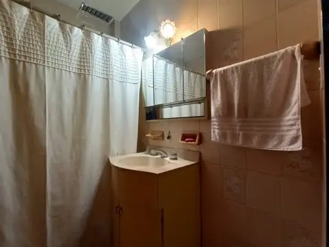 Casa 8 ambientes con 4 baños