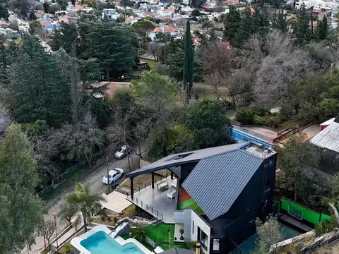 Casa 7 ambientes con 2 baños