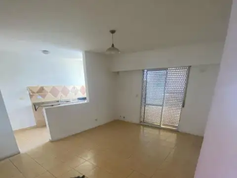 DEPARTAMENTO 2 AMBIENTES  CON COCHERA
