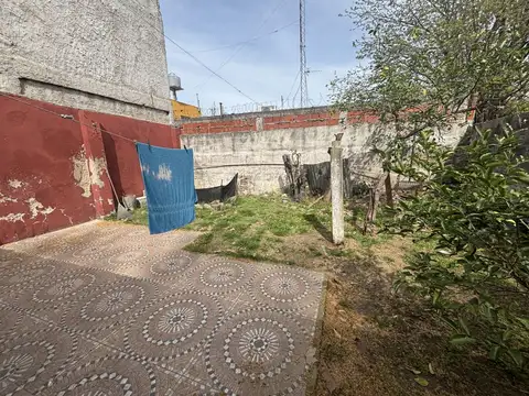 Casa reciclada 2 dormitorios con cochera y patio