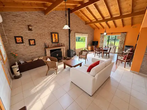 Casa 5 ambientes con 2 baños
