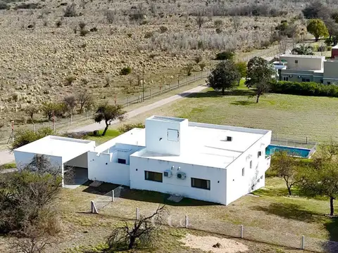 Casa 7 ambientes con 4 baños