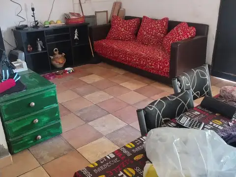 Casa 2 ambientes con 1 baño