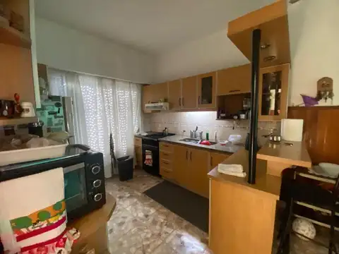 Casa 8 ambientes con 3 baños