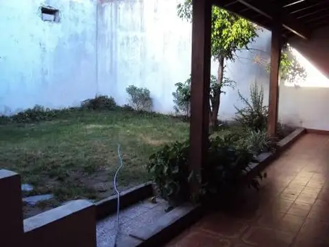Depto Tipo Casa en Alquiler en Temperley, $ 850.000