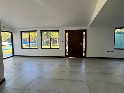 Casa 6 ambientes con 2 baños