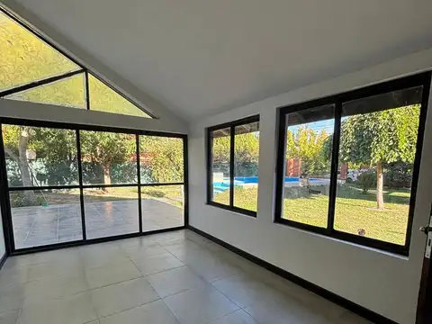 Casa en Venta con 2 cocheras
