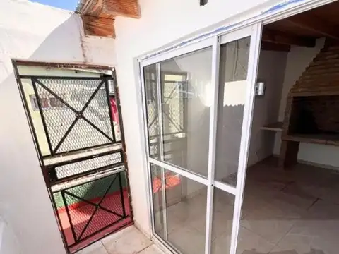 PH 2 AMB PB CON QUINCHO S/ EXPENSAS REFACCIONADO POR PASILLO