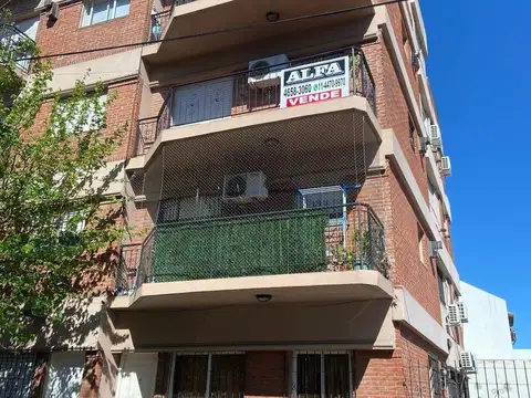 DEPTO. 3 AMB. AL FRENTE CON COCHERA- EN RAMOS MEJIA
