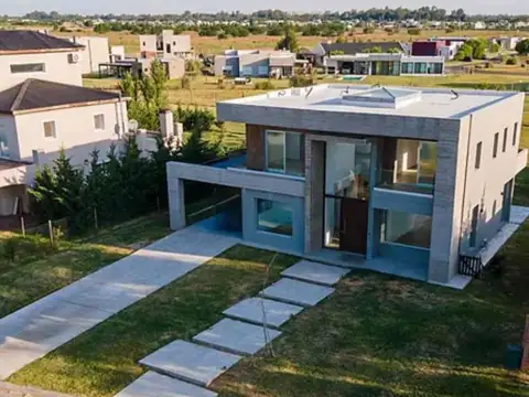 VENTA - ALQUILER CASA SAN SEBASTIAN AREA 10 PILAR 5 AMBIENTES