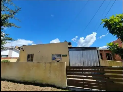 VENTA CASA AL FRENTE MAR DEL TUYU