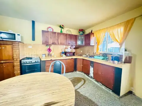 VENTA CASA 3 DORMITORIOS ARGÜELLO APTO CREDITO