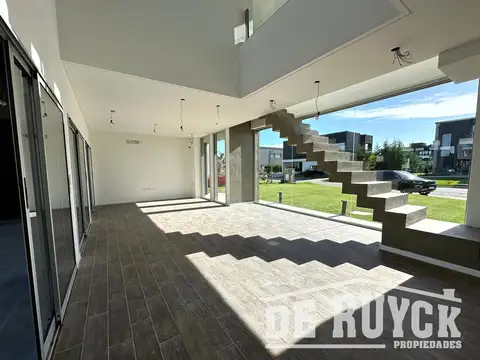 Casa a estrenar en Las Golondrinas